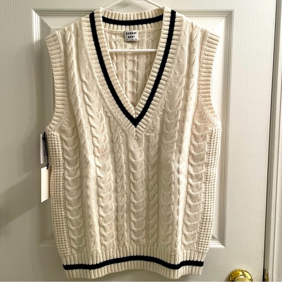 Aritzia Sunday Best Sweater Vest New without tag - Picture 1 of 4